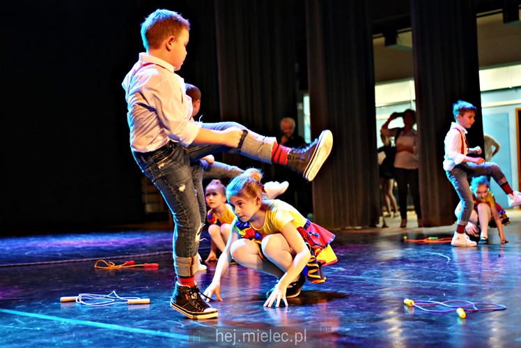 V Międzyszkolny Konkurs Zespołów Tanecznych DANCE