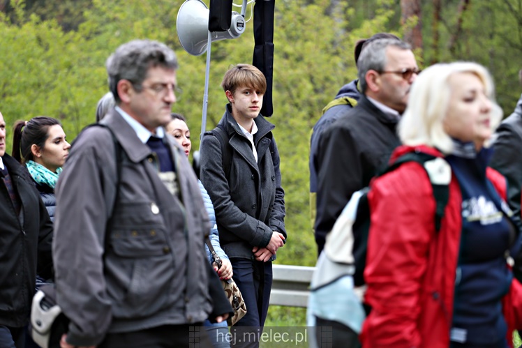 Pielgrzymka i nabożeństwo majowe przy kapliczce na Biesiadce