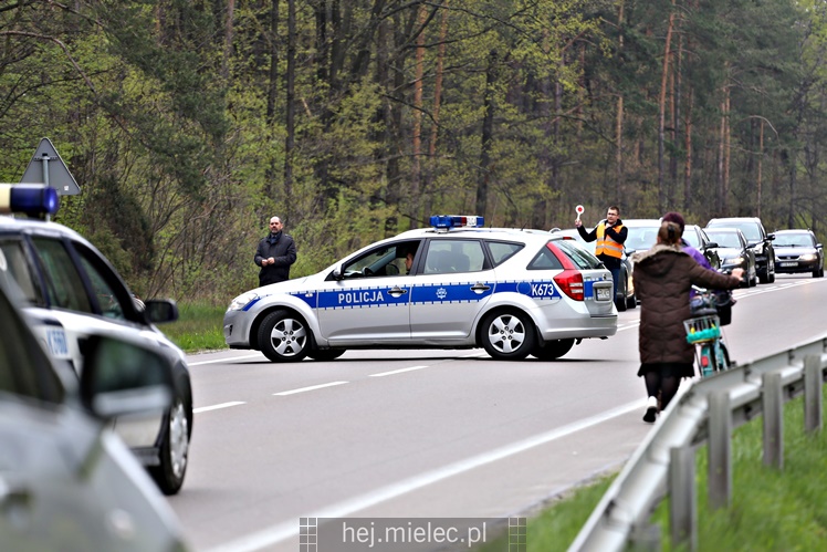 Pielgrzymka i nabożeństwo majowe przy kapliczce na Biesiadce