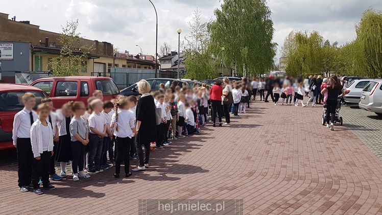 Ewakuacja SP9, dzieci zemdlały w szkole!