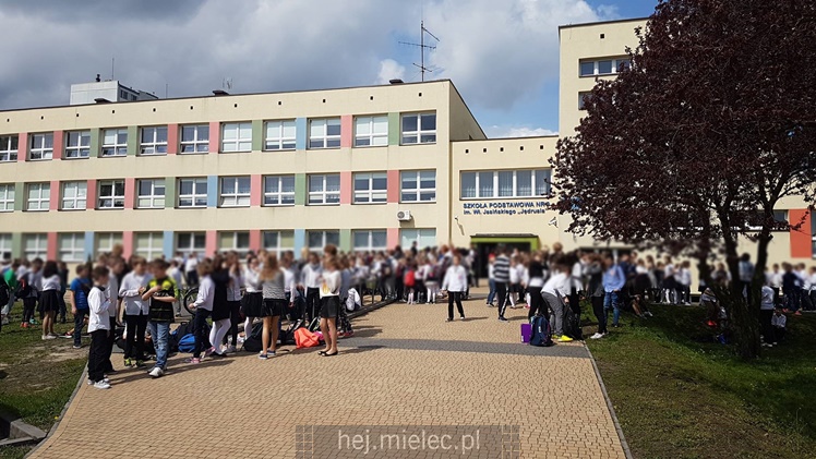 Ewakuacja SP9, dzieci zemdlały w szkole!