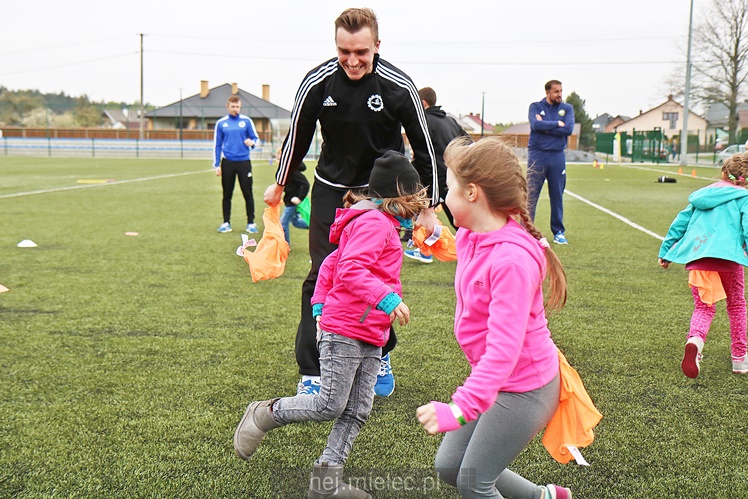 Indiańsko-sportowy piknik majowy z Hotelem Rado