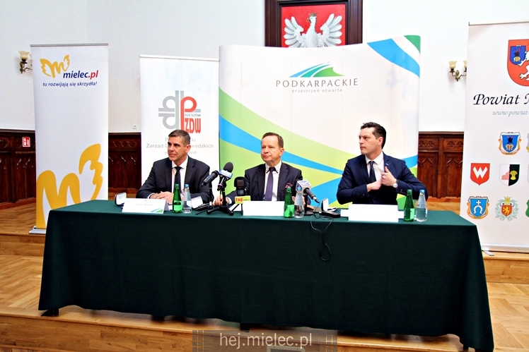 Podpisanie umowy na budowę mostu przez rzekę Wisłokę