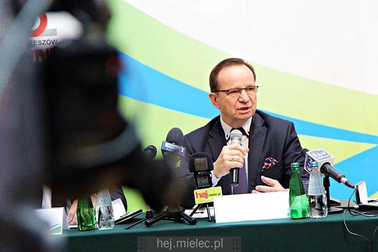 Podpisanie umowy na budowę mostu przez rzekę Wisłokę