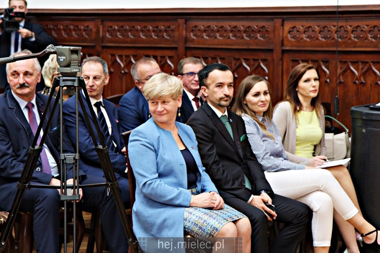 Podpisanie umowy na budowę mostu przez rzekę Wisłokę