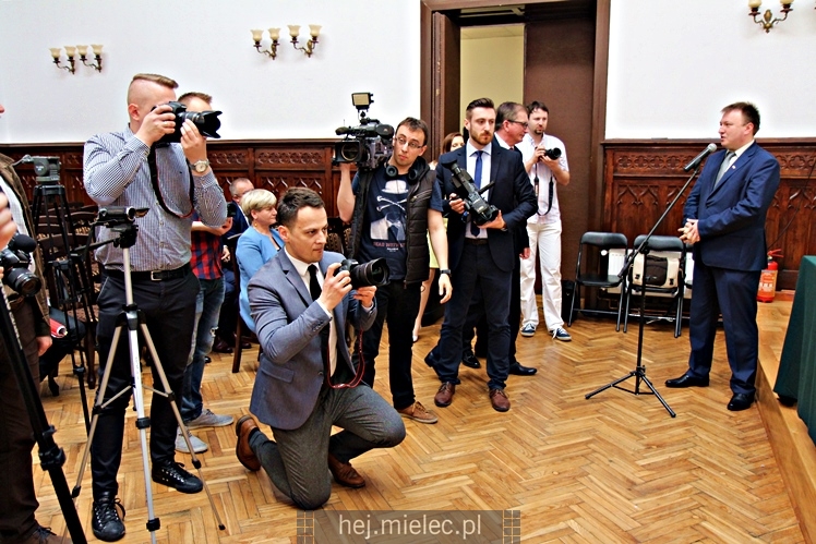 Podpisanie umowy na budowę mostu przez rzekę Wisłokę