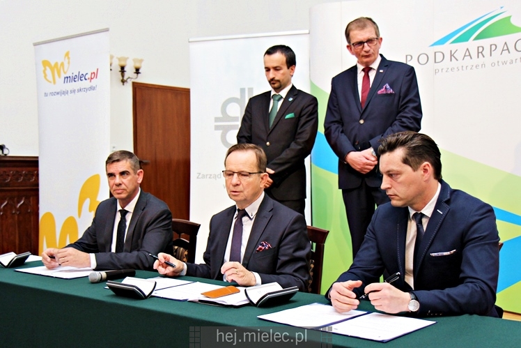 Podpisanie umowy na budowę mostu przez rzekę Wisłokę