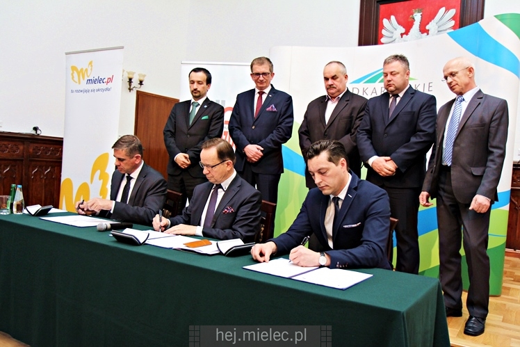 Podpisanie umowy na budowę mostu przez rzekę Wisłokę