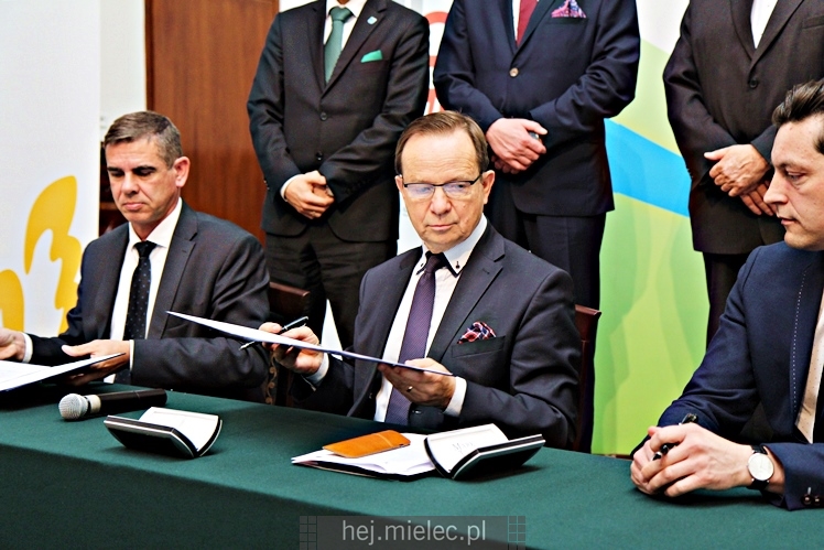 Podpisanie umowy na budowę mostu przez rzekę Wisłokę