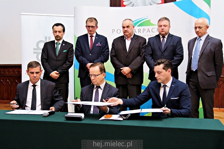 Podpisanie umowy na budowę mostu przez rzekę Wisłokę