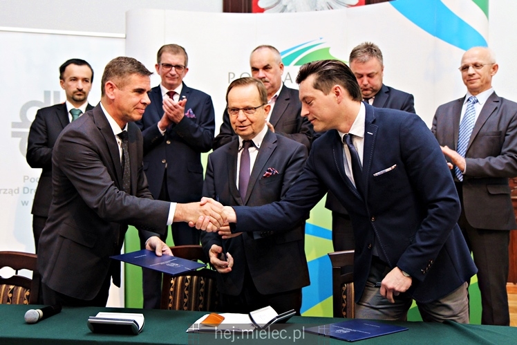 Podpisanie umowy na budowę mostu przez rzekę Wisłokę