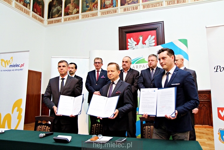 Podpisanie umowy na budowę mostu przez rzekę Wisłokę