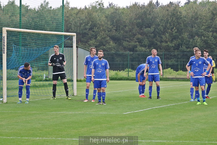Piłka nożna, MLJM: Stal Mielec 2-1	AP 21 Kraków