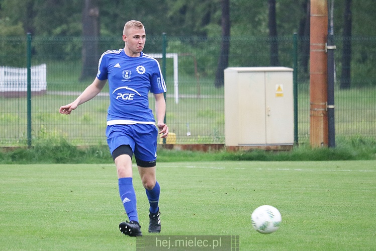 Piłka nożna, MLJM: Stal Mielec 2-1	AP 21 Kraków