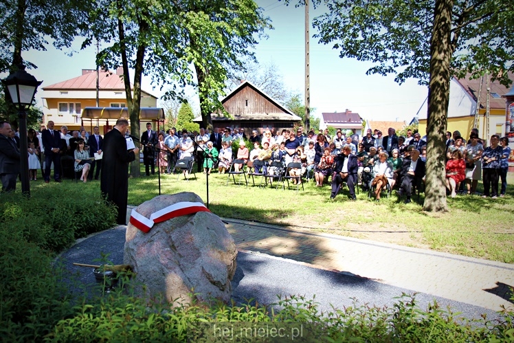 Rzochów przypomniał swoją historię. Kamień Pamięci stanął w Rynku na 635. rocznicę lokacji