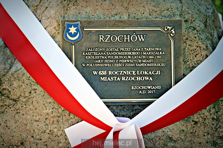 Rzochów przypomniał swoją historię. Kamień Pamięci stanął w Rynku na 635. rocznicę lokacji