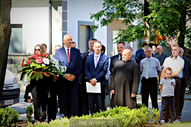 Rzochów przypomniał swoją historię. Kamień Pamięci stanął w Rynku na 635. rocznicę lokacji