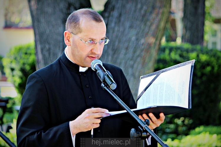 Rzochów przypomniał swoją historię. Kamień Pamięci stanął w Rynku na 635. rocznicę lokacji
