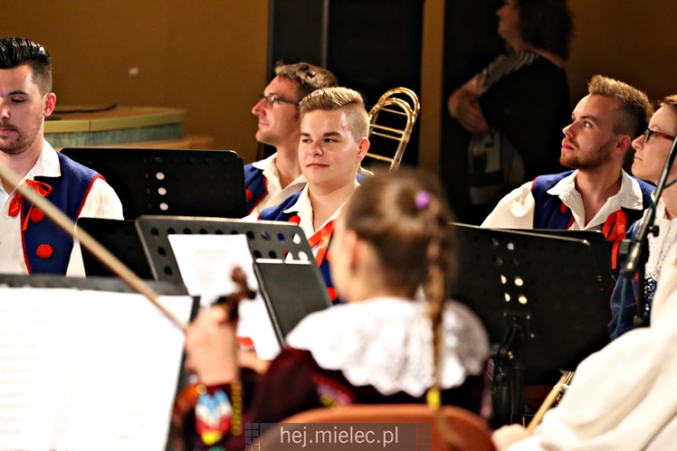 Koncert Zespołu Pieśni i Tańca ?Mali Rzeszowiacy?