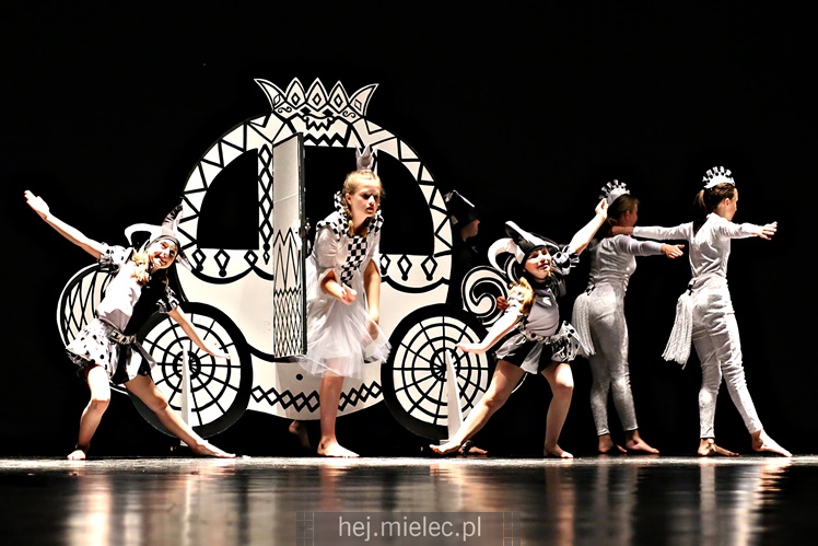 Koncert zespołów tańca nowoczesnego
