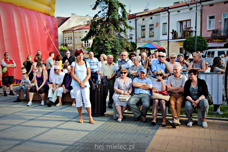 Piknik w stylu II RP na mieleckim Rynku