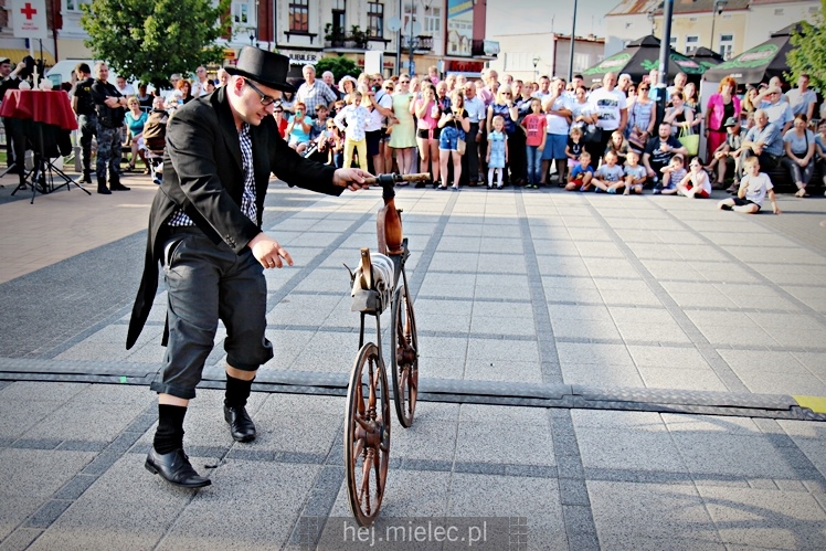 Piknik w stylu II RP na mieleckim Rynku