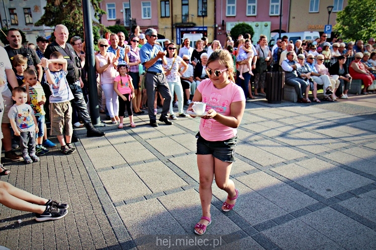 Piknik w stylu II RP na mieleckim Rynku
