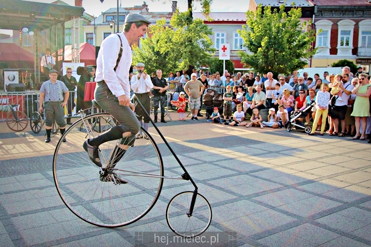 Piknik w stylu II RP na mieleckim Rynku