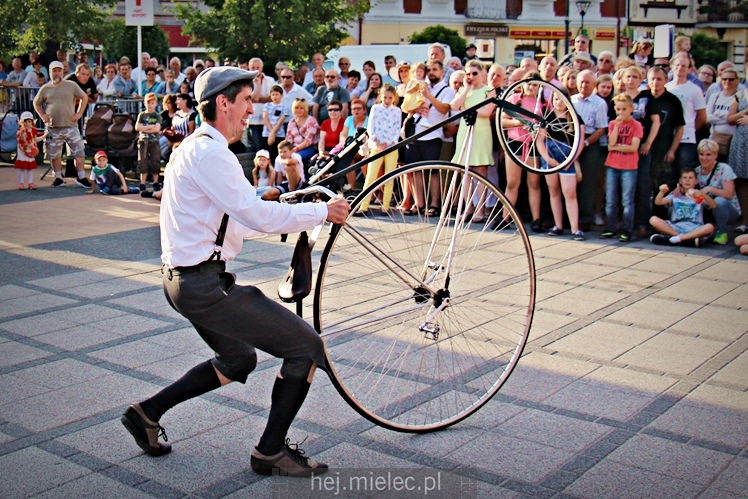 Piknik w stylu II RP na mieleckim Rynku