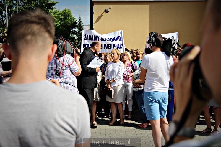 TV Trwam w Mielcu o sporze na linii starosta ? związki zawodowe szpitala