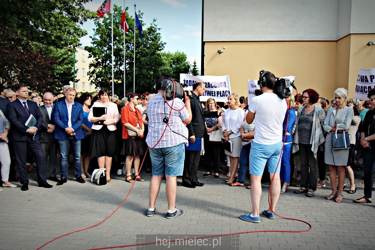 TV Trwam w Mielcu o sporze na linii starosta ? związki zawodowe szpitala