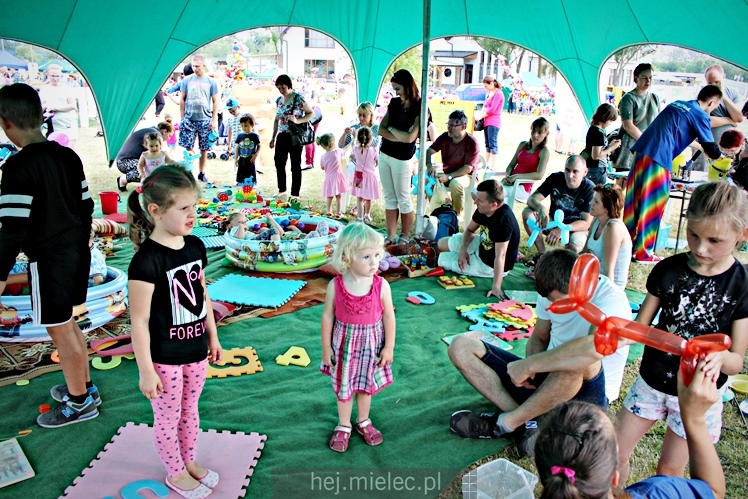 Powiatowe Powitanie Lata 2017: Mateusz Mijal, zespół Weekend, Sarsa