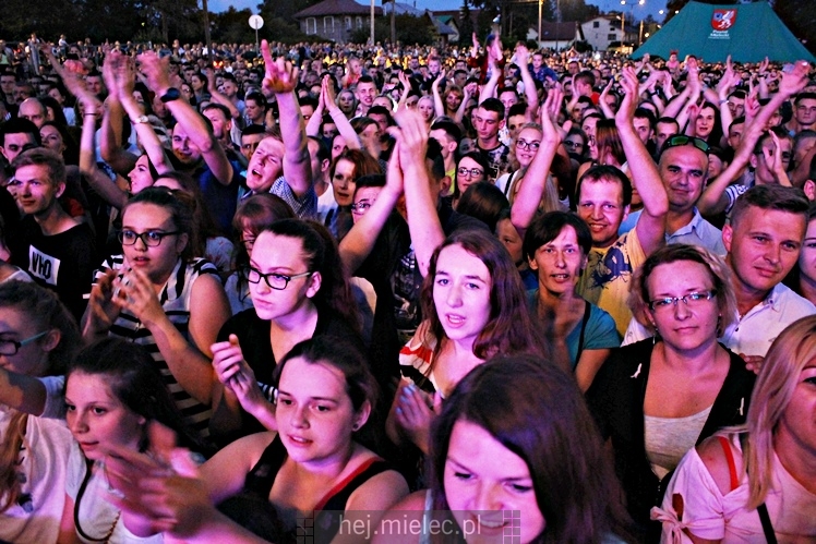 Powiatowe Powitanie Lata 2017: Mateusz Mijal, zespół Weekend, Sarsa