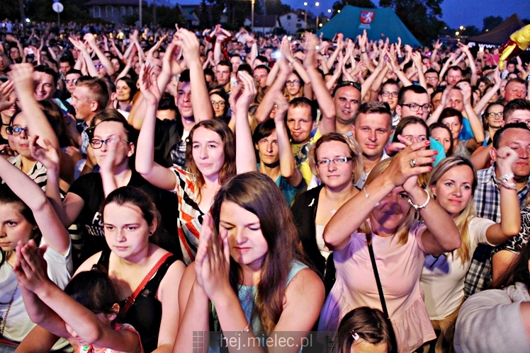 Powiatowe Powitanie Lata 2017: Mateusz Mijal, zespół Weekend, Sarsa