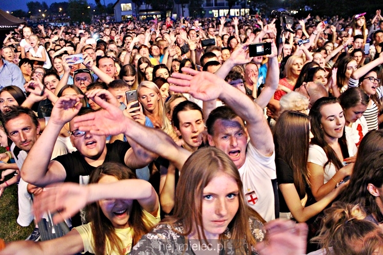 Powiatowe Powitanie Lata 2017: Mateusz Mijal, zespół Weekend, Sarsa