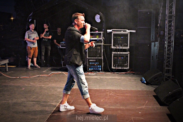 Powiatowe Powitanie Lata 2017: Mateusz Mijal, zespół Weekend, Sarsa