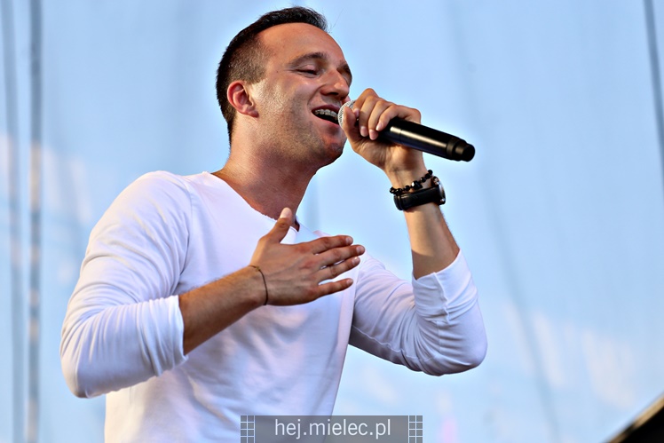 Powiatowe Powitanie Lata 2017: Mateusz Mijal, zespół Weekend, Sarsa