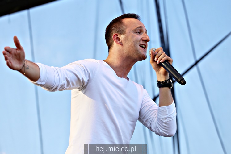 Powiatowe Powitanie Lata 2017: Mateusz Mijal, zespół Weekend, Sarsa