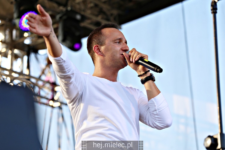 Powiatowe Powitanie Lata 2017: Mateusz Mijal, zespół Weekend, Sarsa