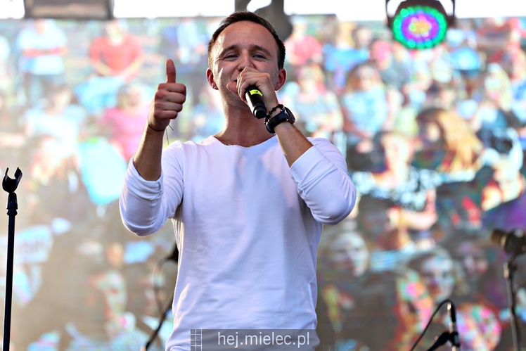 Powiatowe Powitanie Lata 2017: Mateusz Mijal, zespół Weekend, Sarsa