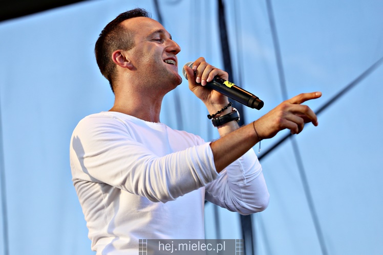 Powiatowe Powitanie Lata 2017: Mateusz Mijal, zespół Weekend, Sarsa
