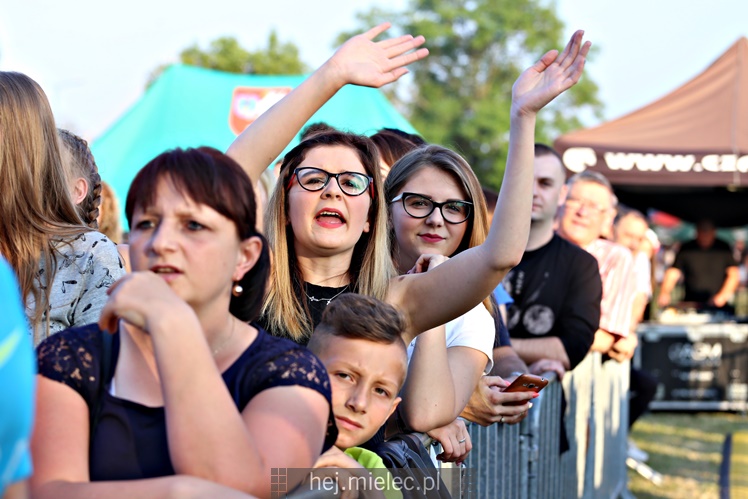 Powiatowe Powitanie Lata 2017: Mateusz Mijal, zespół Weekend, Sarsa