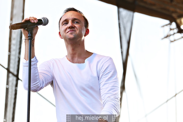 Powiatowe Powitanie Lata 2017: Mateusz Mijal, zespół Weekend, Sarsa