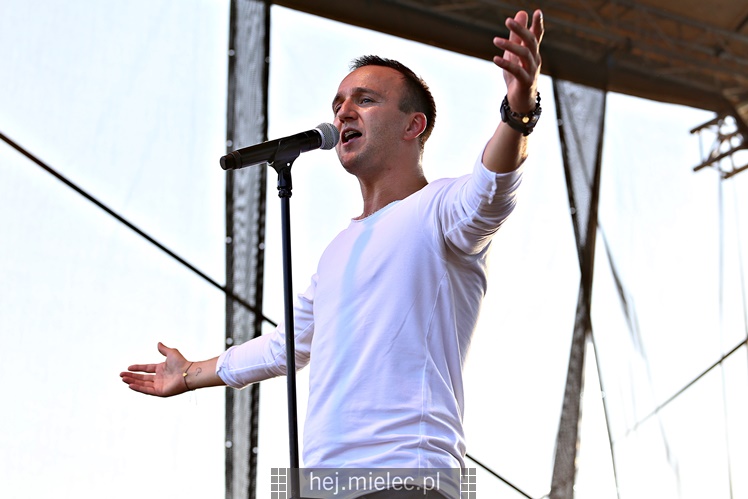 Powiatowe Powitanie Lata 2017: Mateusz Mijal, zespół Weekend, Sarsa
