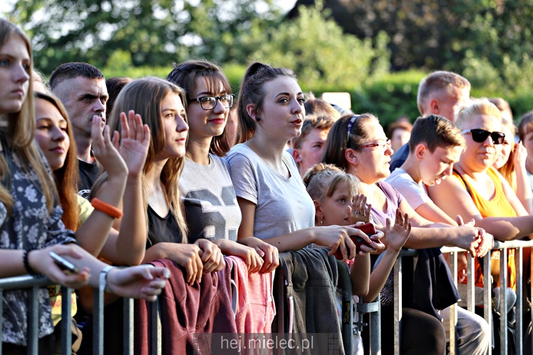 Powiatowe Powitanie Lata 2017: Mateusz Mijal, zespół Weekend, Sarsa