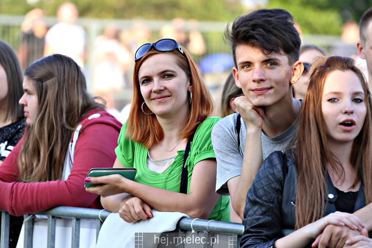 Powiatowe Powitanie Lata 2017: Mateusz Mijal, zespół Weekend, Sarsa