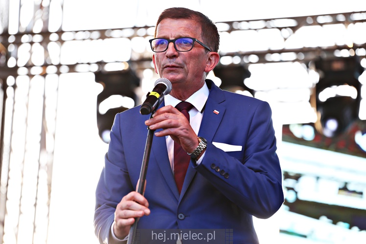 Powiatowe Powitanie Lata 2017: Mateusz Mijal, zespół Weekend, Sarsa