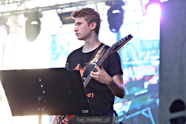 Powiatowe Powitanie Lata 2017: Mateusz Mijal, zespół Weekend, Sarsa