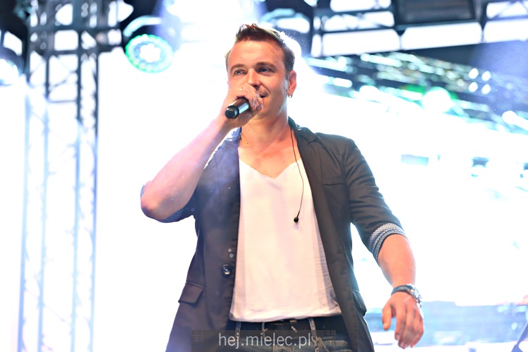 Powiatowe Powitanie Lata 2017: Mateusz Mijal, zespół Weekend, Sarsa