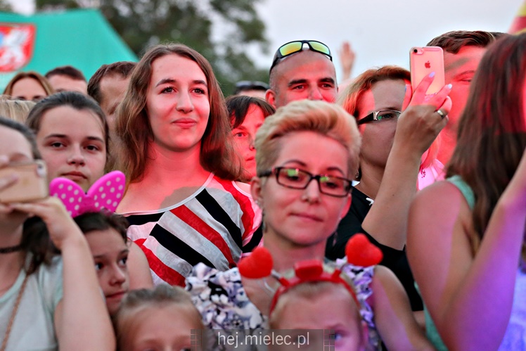 Powiatowe Powitanie Lata 2017: Mateusz Mijal, zespół Weekend, Sarsa